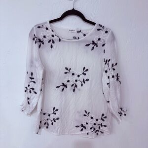White‎ Floral Embroidered Blouse